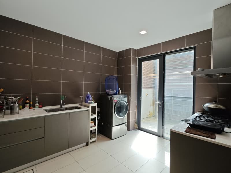 Semi-Detached House for Rent in Leisure Farm (Gelang Patah) - TK Ding - Kitchen - PropertyGuru.com.my