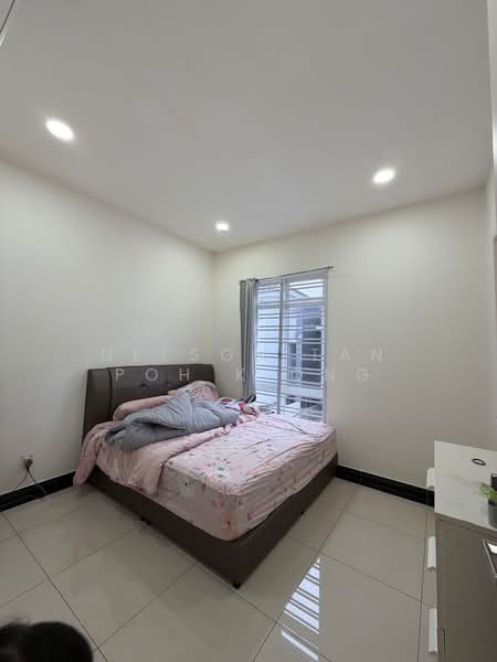 Rumah Kluster untuk Dijual di Setia Tropika (Johor Bahru) - Nelson Tan Poh Kiong - Bedroom - PropertyGuru.com.my