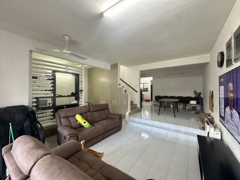 2-storey Terraced House for Sale in Austin (Johor Bahru) - Yvonne Tai - Living Room - PropertyGuru.com.my