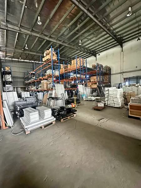 Plentong 1.5 Storey Semi-Detached Factory - 1