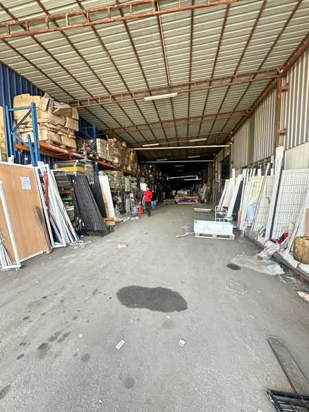 Plentong 1.5 Storey Semi-Detached Factory - 3