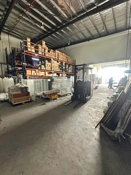 Plentong 1.5 Storey Semi-Detached Factory - 4