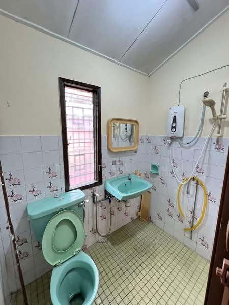 Rumah Teres 2 Tingkat untuk Disewa di Taman Bukit Maluri (Kepong) - Crystal Lum - Bathroom - PropertyGuru.com.my