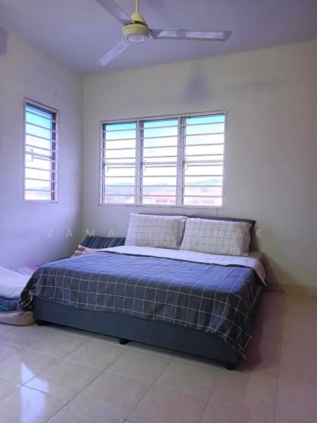 Pangsapuri untuk Dijual di Pangsapuri Tainia - Zamani Ishak - Bedroom - PropertyGuru.com.my