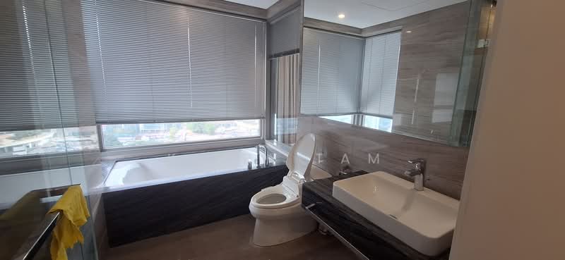Servis Apartment untuk Disewa di The Sentral Residences - Kerry Tam - Bathroom - PropertyGuru.com.my