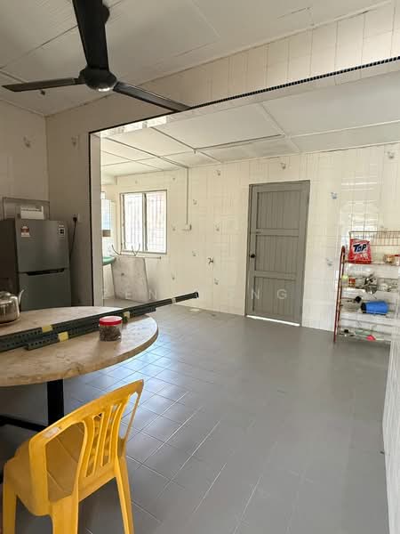 Rumah Teres 1 Tingkat untuk Disewa di Pekan Nanas (Johor) - Zen Wong - Kitchen - PropertyGuru.com.my