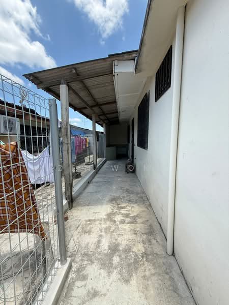 Rumah Teres 1 Tingkat untuk Disewa di Pekan Nanas (Johor) - Zen Wong - Exterior - PropertyGuru.com.my