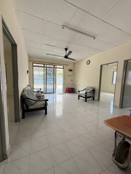 Rumah Teres 1 Tingkat untuk Disewa di Pekan Nanas (Johor) - Zen Wong - Living Room - PropertyGuru.com.my