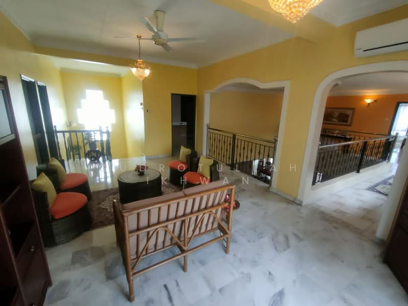 2-storey Terraced House for Sale in Bandar Tun Hussein Onn (Cheras) - Gudrotullah Ikhwan - Living Room - PropertyGuru.com.my