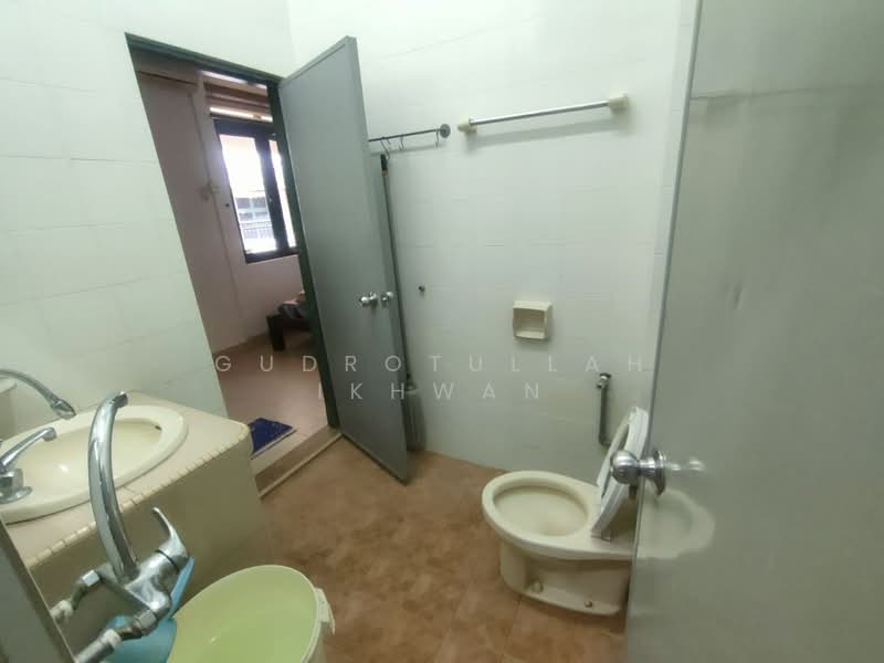 2-storey Terraced House for Sale in Bandar Tun Hussein Onn (Cheras) - Gudrotullah Ikhwan - Bathroom - PropertyGuru.com.my