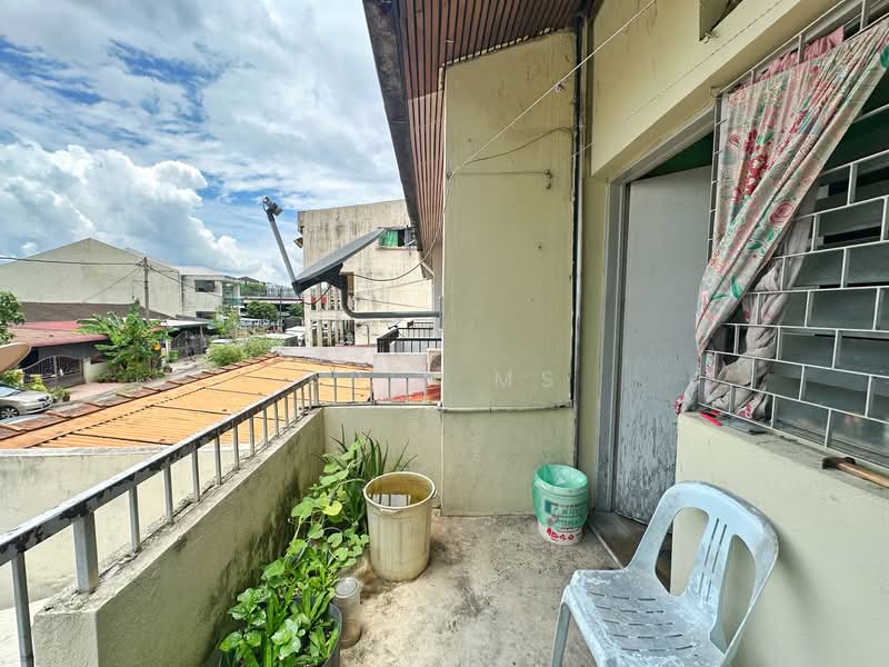 Rumah Teres 2 Tingkat untuk Dijual di Taman Batu View (Batu) - Arif MS - Balcony - PropertyGuru.com.my