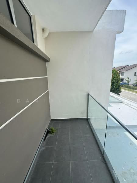 Rumah Teres 2 Tingkat untuk Dijual di Klang (Selangor) - Danial Zharif - Balcony - PropertyGuru.com.my