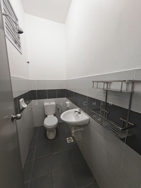 Rumah Teres 2 Tingkat untuk Disewa di Taman Perniagaan Setia (Johor Bahru) - Cassie Chin - Bathroom - PropertyGuru.com.my