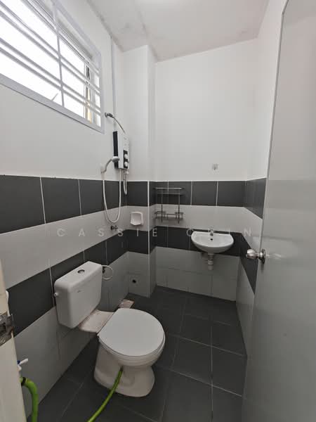 Rumah Teres 2 Tingkat untuk Disewa di Taman Perniagaan Setia (Johor Bahru) - Cassie Chin - Bathroom - PropertyGuru.com.my