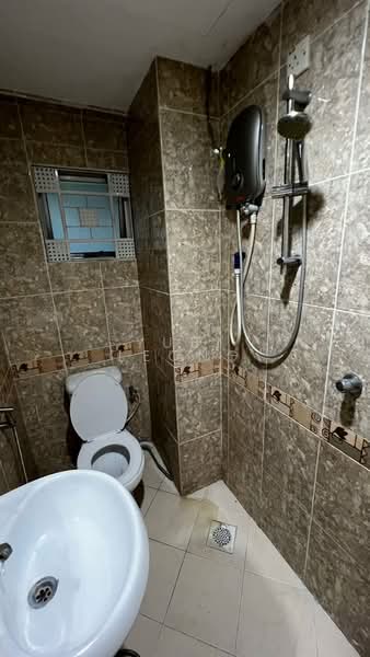 Condominium for Rent at Kepong Sentral Condominium - Yubi Leong - Bathroom - PropertyGuru.com.my