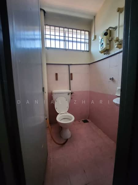 Rumah Berkembar untuk Dijual di Taman Bertam Indah (Kepala Batas) - Danial Zharif - Bathroom - PropertyGuru.com.my