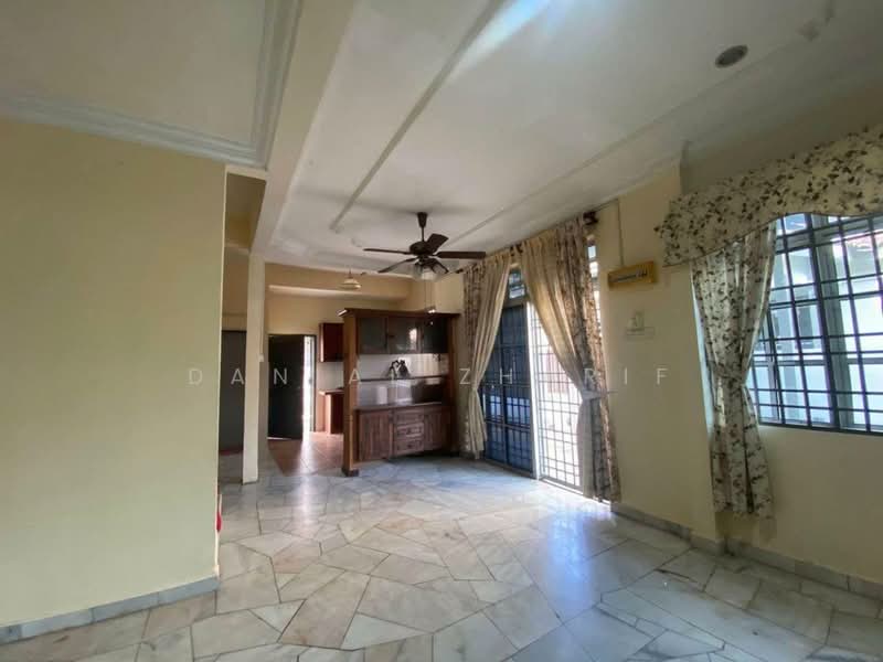Rumah Berkembar untuk Dijual di Taman Bertam Indah (Kepala Batas) - Danial Zharif - Living Room - PropertyGuru.com.my