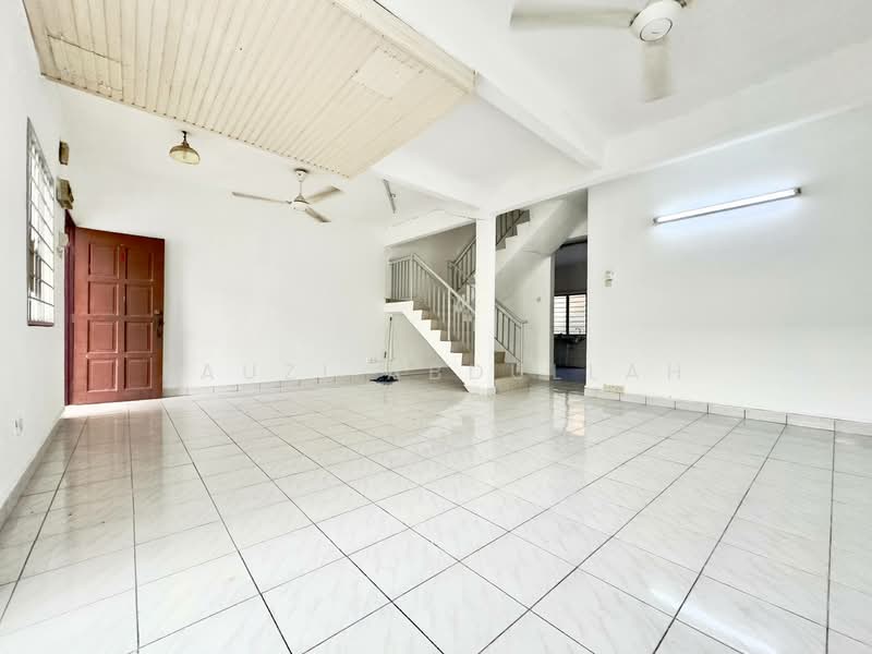 Rumah Teres untuk Dijual di Seksyen 7 (Shah Alam) - Fauzi Abdullah - Living Room - PropertyGuru.com.my