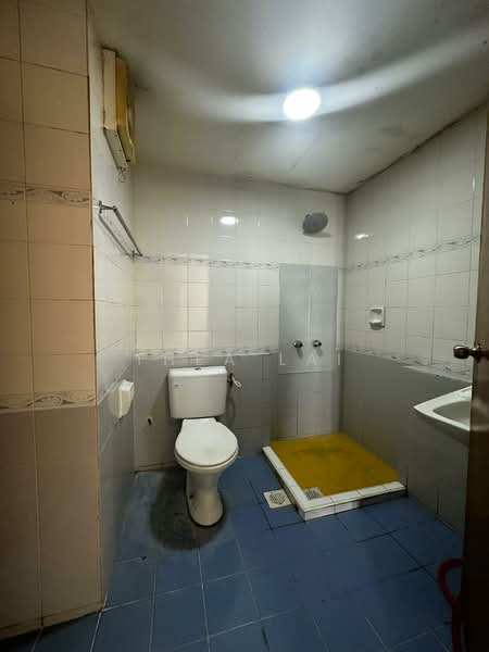 Kondominium untuk Disewa di Larkin Utama (Menara Metro Larkin) - Thea Lai - Bathroom - PropertyGuru.com.my