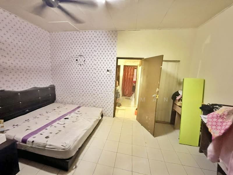 2-storey Terraced House for Sale in Taman Scientex Pasir Gudang (Pasir Gudang) - Sufi Norman - Bedroom - PropertyGuru.com.my
