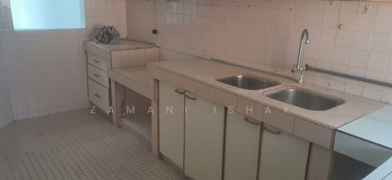 1-storey Terraced House for Sale in Bandar Kinrara Seksyen 1 (Bandar Kinrara) - Zamani Ishak - Kitchen - PropertyGuru.com.my