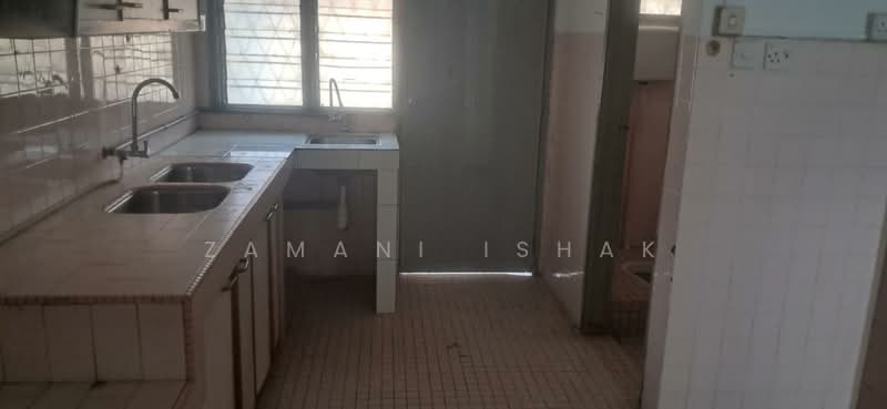 1-storey Terraced House for Sale in Bandar Kinrara Seksyen 1 (Bandar Kinrara) - Zamani Ishak - Kitchen - PropertyGuru.com.my