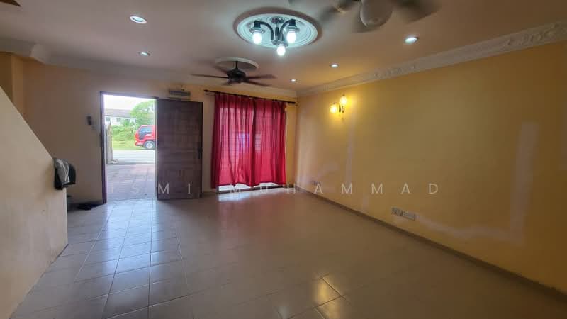 Rumah Teres 2 Tingkat untuk Dijual di Taman Serendah Makmur (Serendah) - Ismi Muhammad - Living Room - PropertyGuru.com.my