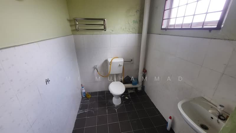 Rumah Teres 2 Tingkat untuk Dijual di Taman Serendah Makmur (Serendah) - Ismi Muhammad - Bathroom - PropertyGuru.com.my