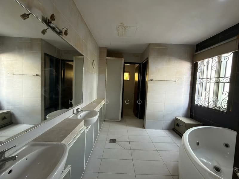 Rumah Banglo untuk Dijual di Jalan Klang Lama (Old Klang Road) (Kuala Lumpur) - Hugo Gooi - Bathroom - PropertyGuru.com.my