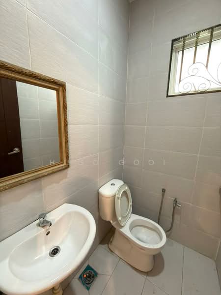 Rumah Banglo untuk Dijual di Jalan Klang Lama (Old Klang Road) (Kuala Lumpur) - Hugo Gooi - Bathroom - PropertyGuru.com.my