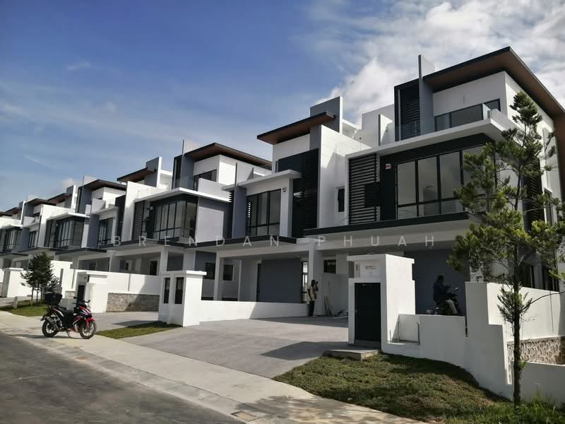 Semi-Detached House for Sale in Kajang (Selangor) - Brendan Phuah - Exterior - PropertyGuru.com.my