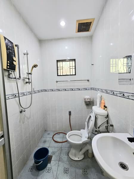 2-storey Terraced House for Sale in Taman Putra Prima (Puchong) - Wendy Chin - Bathroom - PropertyGuru.com.my