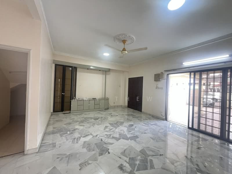 2-storey Terraced House for Sale in Taman Overseas Union (Taman Oug) (Jalan Klang Lama (Old Klang Road)) - Amy Thew - Living Room - PropertyGuru.com.my