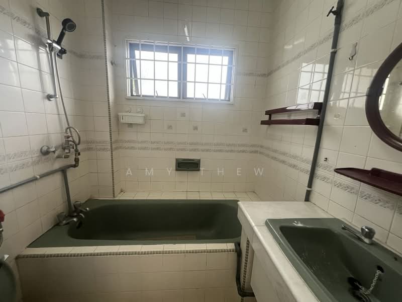 2-storey Terraced House for Sale in Taman Overseas Union (Taman Oug) (Jalan Klang Lama (Old Klang Road)) - Amy Thew - Bathroom - PropertyGuru.com.my