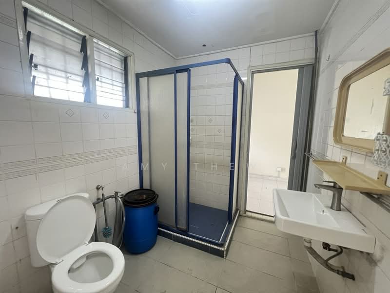 2-storey Terraced House for Sale in Taman Overseas Union (Taman Oug) (Jalan Klang Lama (Old Klang Road)) - Amy Thew - Bathroom - PropertyGuru.com.my