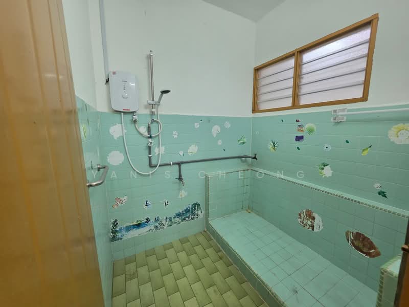 1-storey Terraced House for Sale in Taman Ehsan (Kepong) - Yanis Cheong - Bathroom - PropertyGuru.com.my