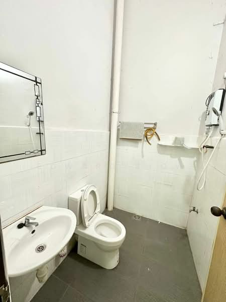 Rumah Teres 1 Tingkat untuk Dijual di Perling (Skudai) - Edward Siow - Bathroom - PropertyGuru.com.my