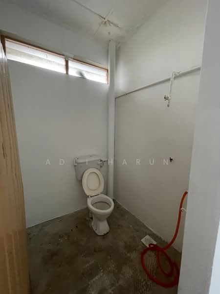 Flat for Sale at Taman Daya - Jalan Nibong 28 - Adli Harun - Bathroom - PropertyGuru.com.my
