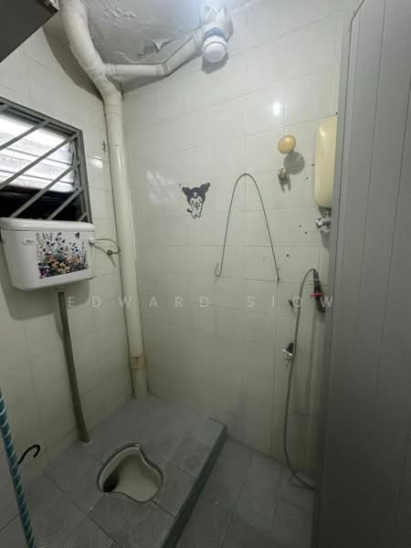 Rumah Teres 2 Tingkat untuk Dijual di Taman Ungku Tun Aminah (Skudai) - Edward Siow - Bathroom - PropertyGuru.com.my