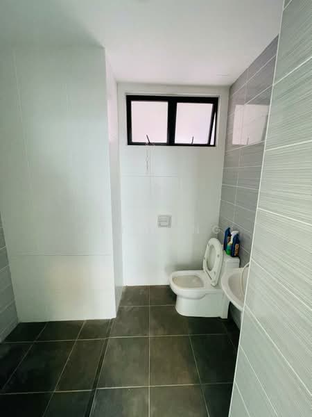 Servis Apartment untuk Dijual di Sky Oasis Residence (Pangsapuri Oasis 1) - Jet Pang - Bathroom - PropertyGuru.com.my