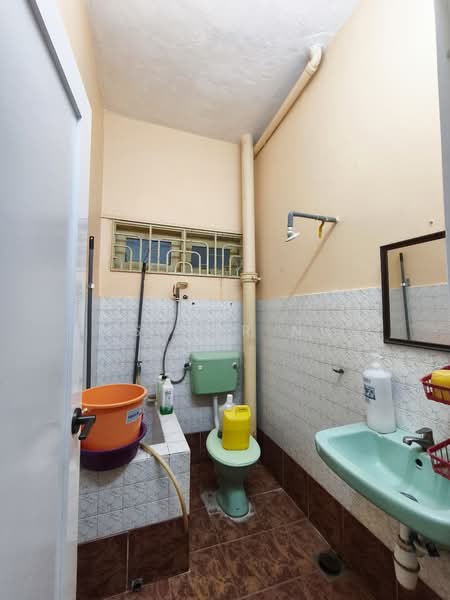 Semi-Detached House for Sale in Klang (Selangor) - Esther Ng - Bathroom - PropertyGuru.com.my