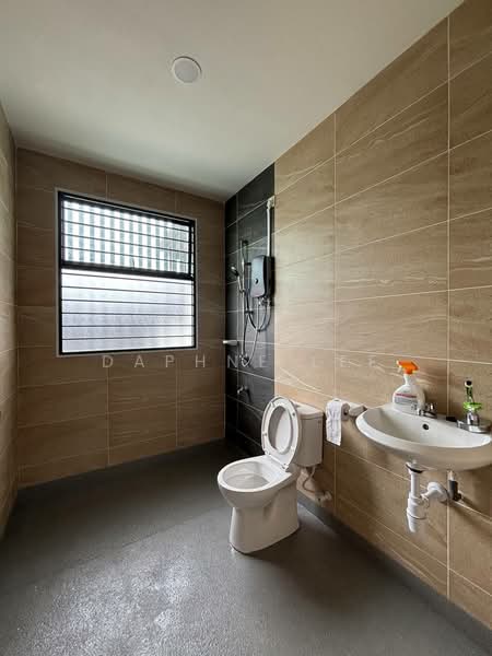 2-storey Terraced House for Rent in Taman Bestari Indah (Ulu Tiram) - Daphne Lee - Bathroom - PropertyGuru.com.my