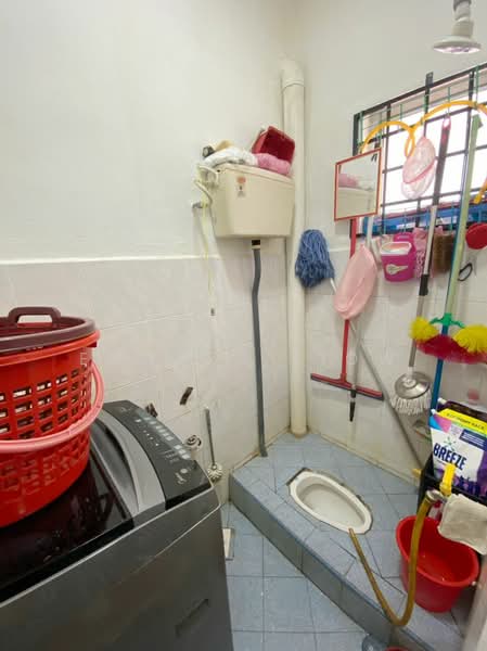 Rumah Teres 2 Tingkat untuk Dijual di Taman Puteri Wangsa (Ulu Tiram) - Edward Siow - Bathroom - PropertyGuru.com.my