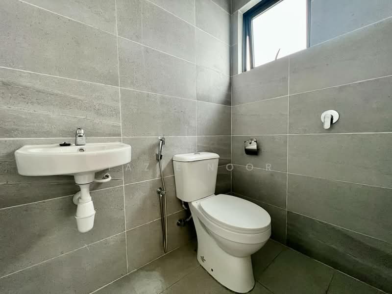 Rumah Teres 2 Tingkat untuk Dijual di Cyberjaya (Selangor) - Fazie Noor - Bathroom - PropertyGuru.com.my