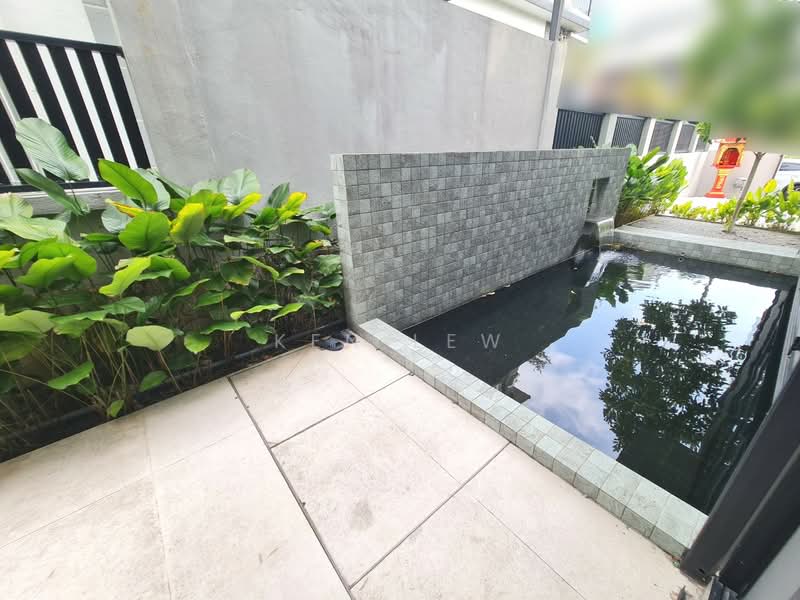 Rumah Banglo untuk Dijual di Bukit Suria (Cheras) - Ken Lew - Koi Pond - PropertyGuru.com.my