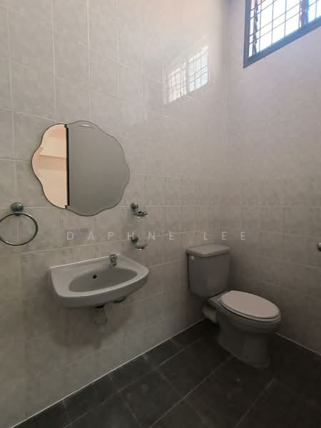Rumah Teres untuk Disewa di Taman Pelangi Indah (Ulu Tiram) - Daphne Lee - Bathroom - PropertyGuru.com.my