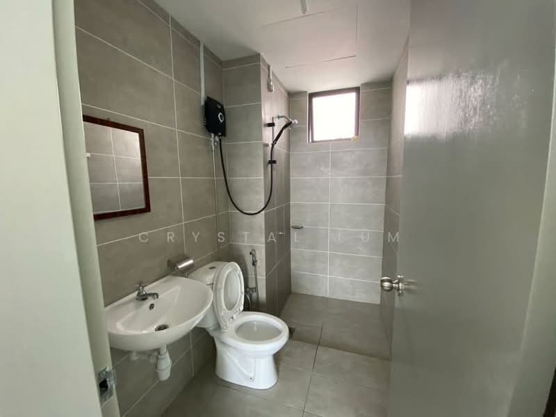 Kondominium untuk Disewa di Mizumi Residences - Crystal Lum - Bathroom - PropertyGuru.com.my