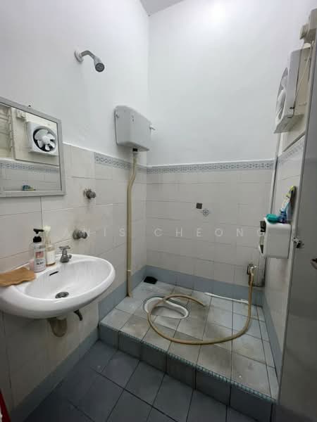 Rumah Teres 2 Tingkat untuk Dijual di Taman Wangsa Permai (Kepong) - Yanis Cheong - Bathroom - PropertyGuru.com.my