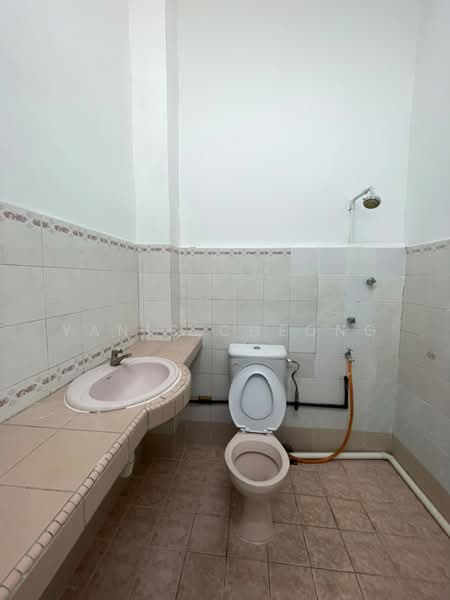 Rumah Teres 2 Tingkat untuk Dijual di Taman Wangsa Permai (Kepong) - Yanis Cheong - Bathroom - PropertyGuru.com.my
