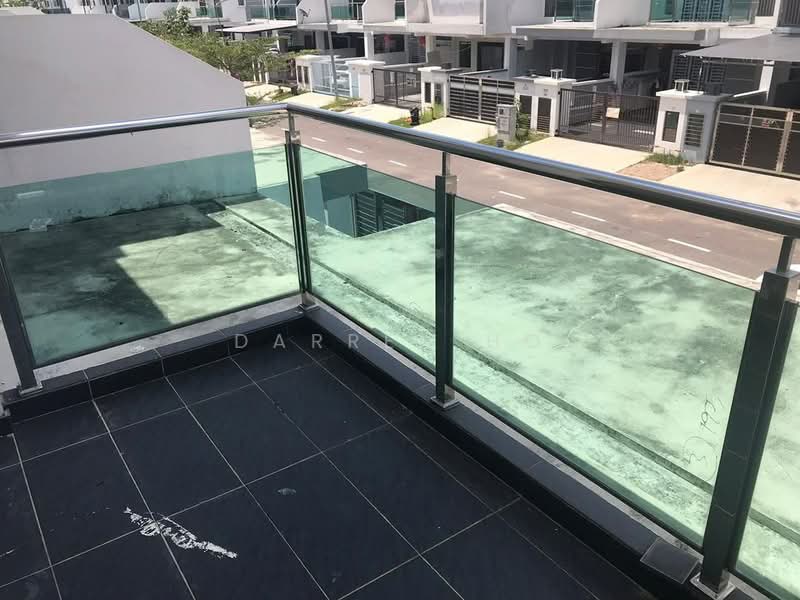 Rumah Teres 2 Tingkat untuk Dijual di Taman Bestari Indah (Ulu Tiram) - Darren Ho - Balcony - PropertyGuru.com.my